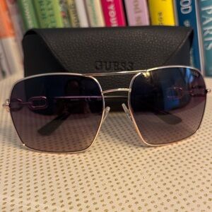 Guess Woman’s Aviator Sunglasses